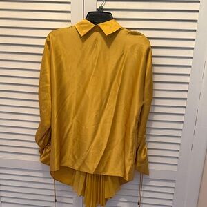 New Hanley Mellon Gold Satin Silk blouse plisse back  size 2